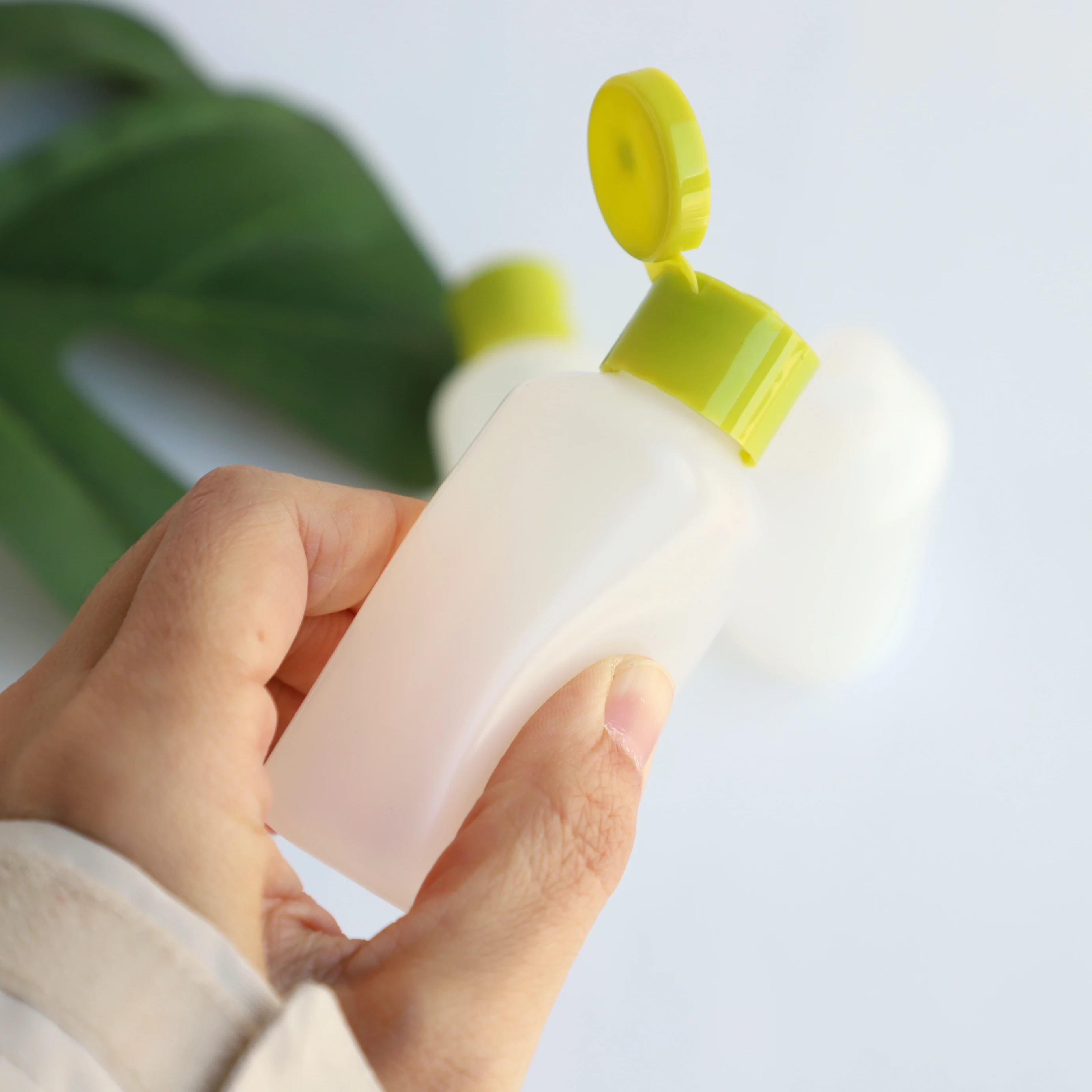 Hot Selling Custom Cosmetic Packing Biodegradable Plastic HDPE Toner Lotion Bottle