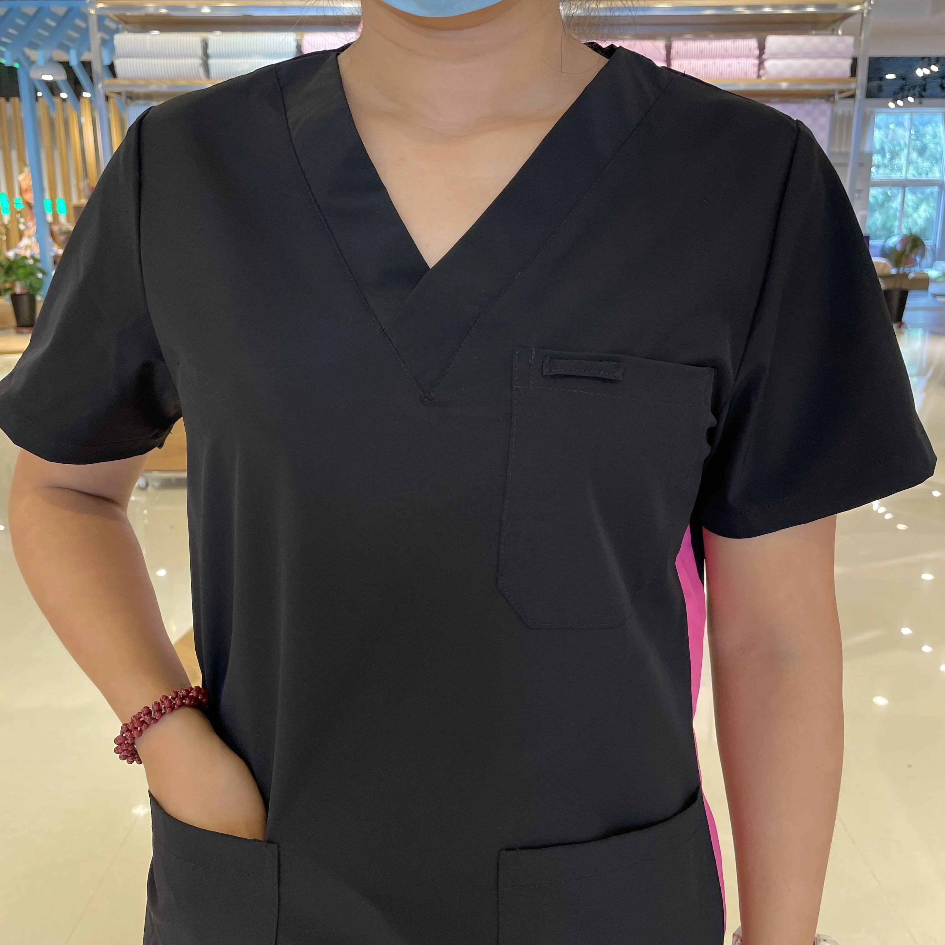 Hot Sale New Designs 3 Pockets Medical Nurse Scrub Uniforms for Hospital Staff Top Clothing Black Print Cotton