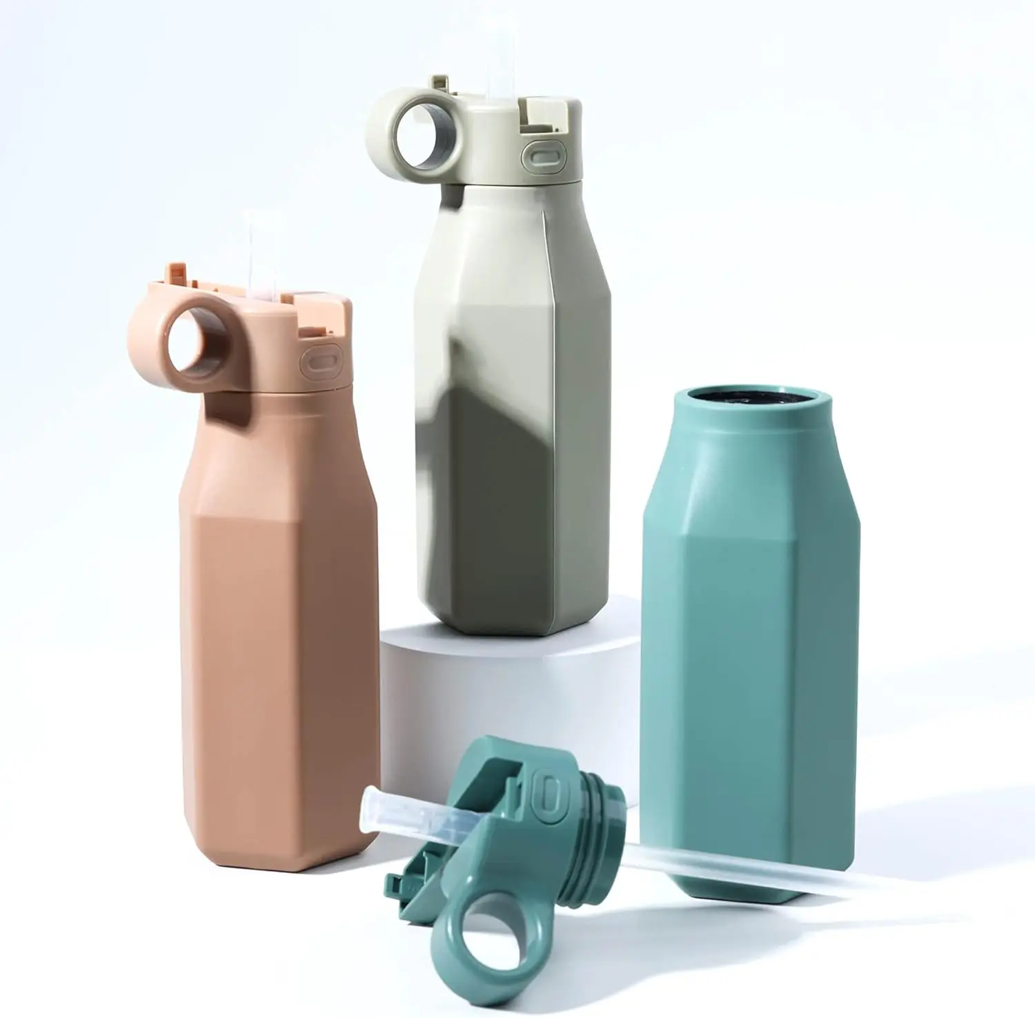 Детская силиконовая бутылка с откидной крышкой