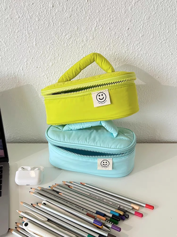 Soft Hand Feeling Travel Toiletry Kit Fashionable Cosmetic Organizer Makeup Bag with Zipper Closure For woman