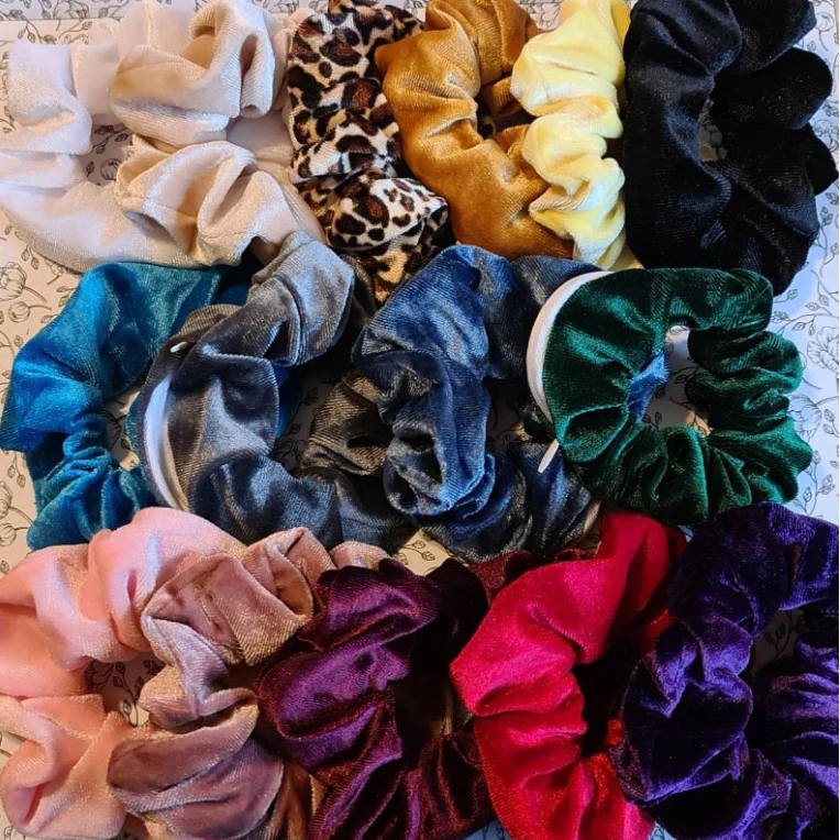 Custom print scrunchies with zipper logo elastic hair band women elegant silk satin scrunchies with pocket