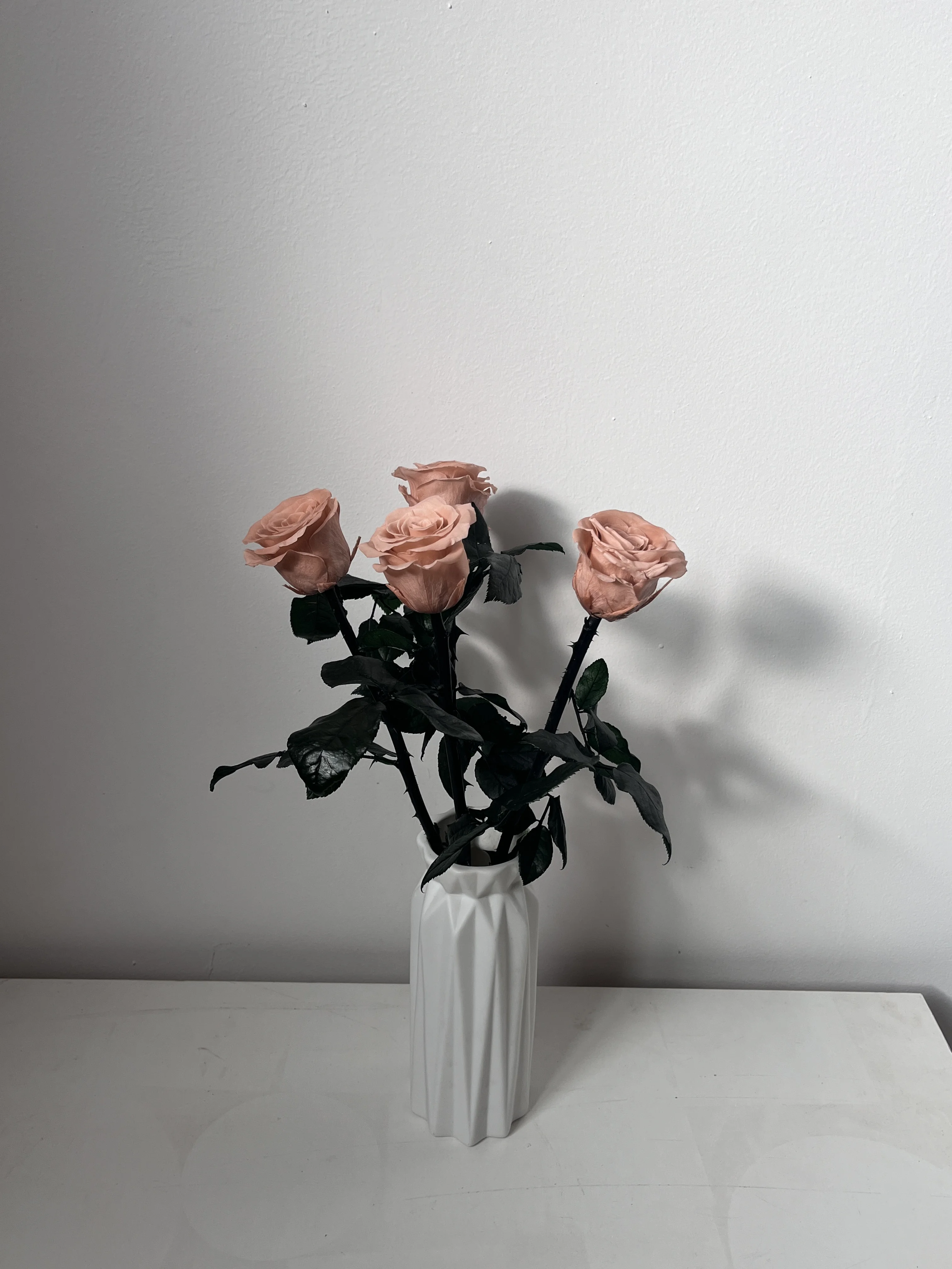 Futuristic Design Classic Riven Travertine Venice Lego Ceramic Vase With Dried Forever Preserved Rose For Centerpiece Decoration