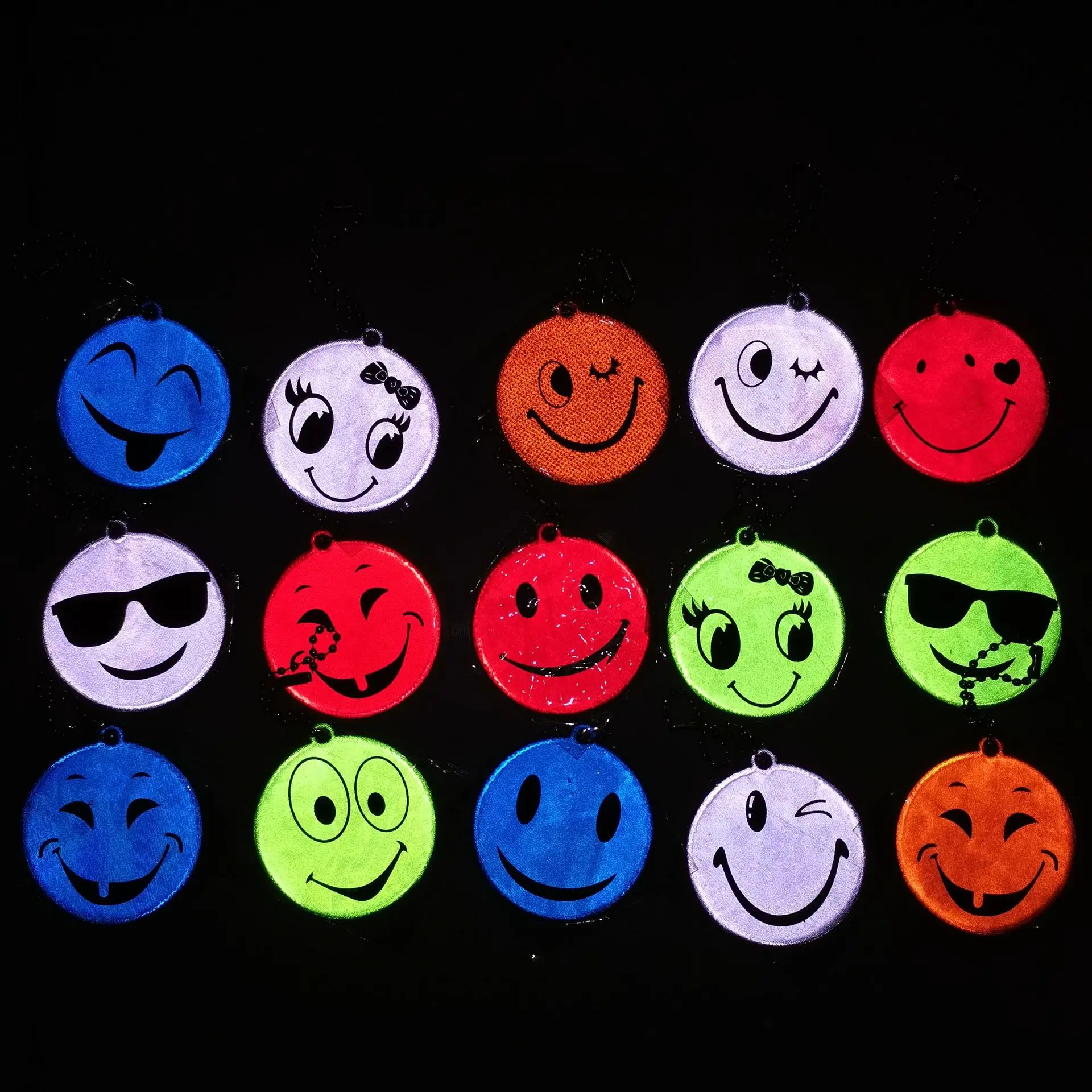 Friendly kids gifts photoluminescent glow in the dark keychain key chain ring hanger pendant for hand on bag decoration