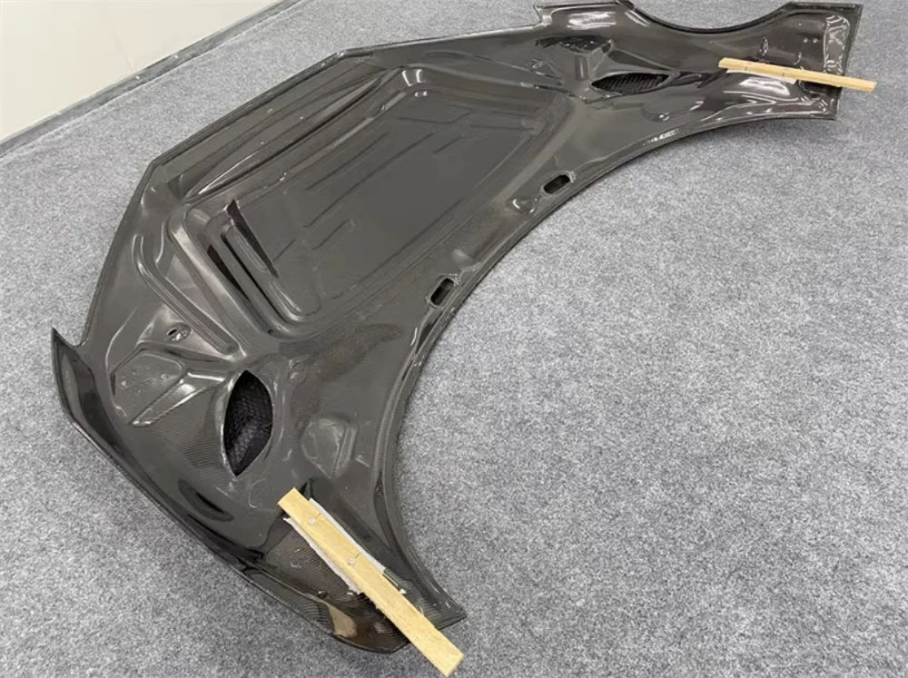 Used for Audi R8 1016 style carbon fiber car engine hood, best-selling new R8 car engine hood in 2017-2018