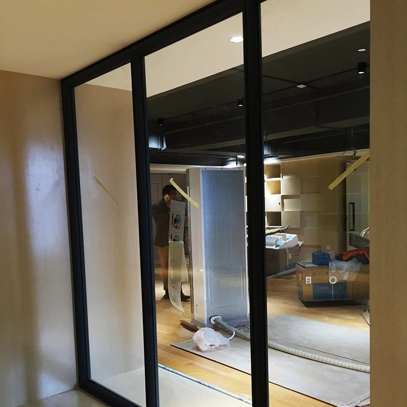 Деревянная перегородка с дверями