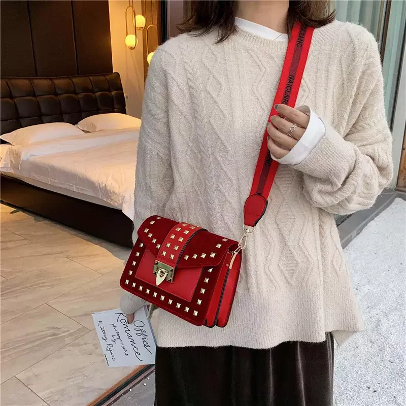 New Arrival Korean Rivet Versatile Crossbody Black Green Ladies PU Leather Women Bags Handbag Customized Shoulder Strap