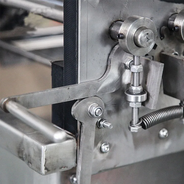  Automatic honey comb uncapping