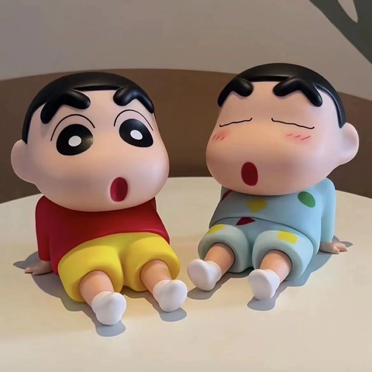 In stock Crayon Shin-chan mobile phone holder childhood lazy netroots anime handmade PVC tide play gift cute ornaments dolls