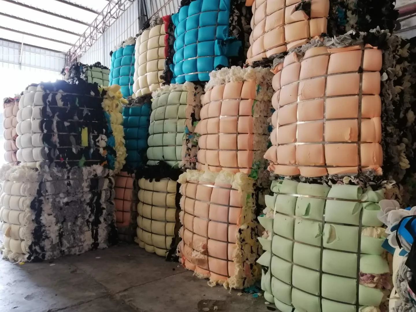 100%Clean and dry PU Furniture foam scrap plastic recycling waste sponge foam scrap furnituremattress  fillings