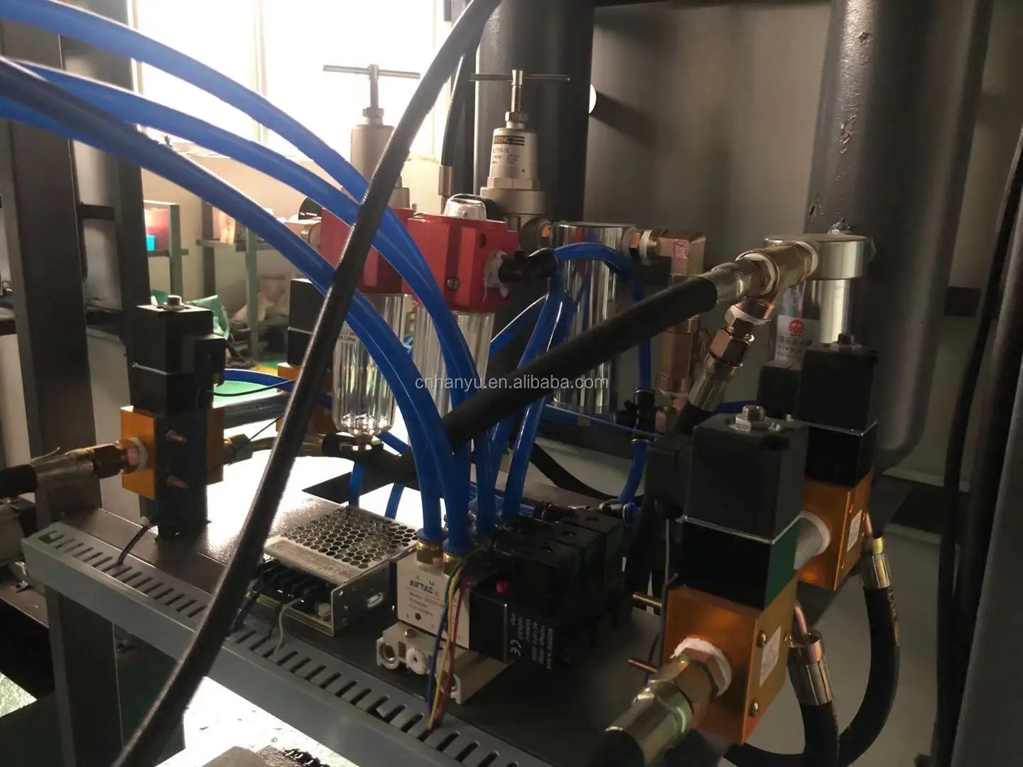 semi automatic hot filling plastic bottle machine/juice bottle making machine