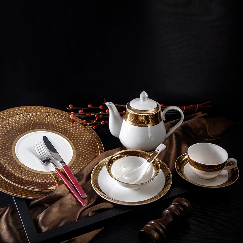 Luxury Hotel Restaurant Ceramic Gold Rim Pattern Design Bone China Charger Plate