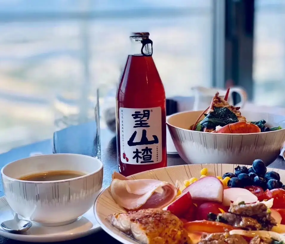 Бутылка со сверкающим боярышником, со сверкающим соком 300 мл