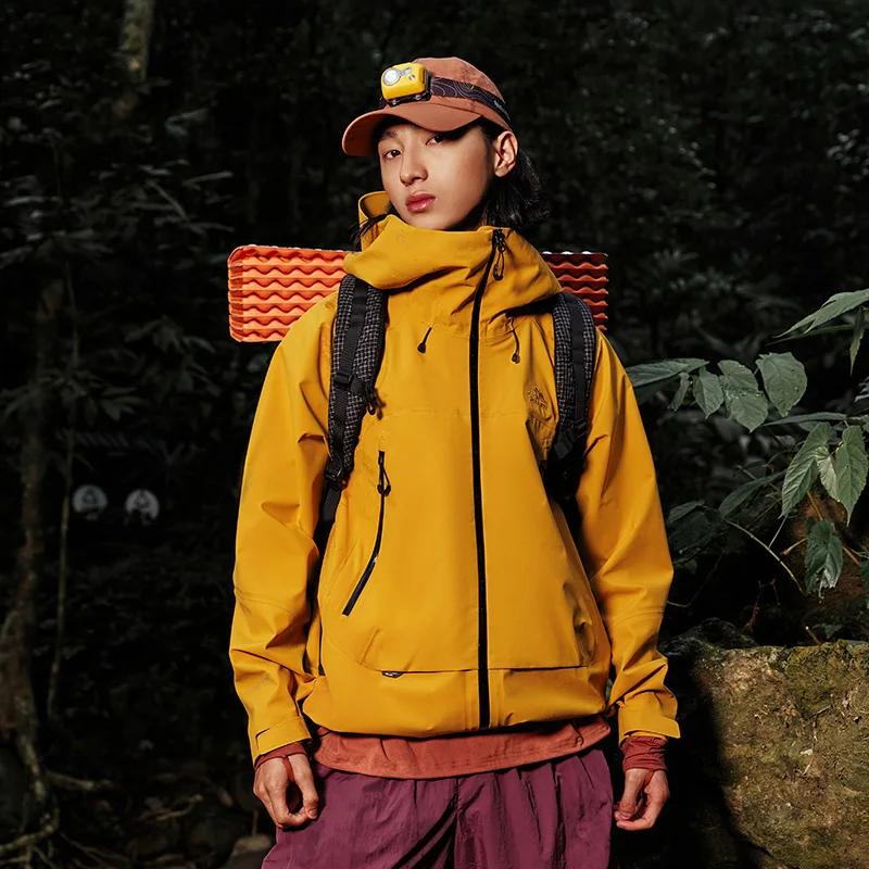 Outdoor Single Layer Windproof Hiking Mountaineering Hard Shell Waterproof Jacket 2025 Winter Unisex Stand 100% Polyester Adults