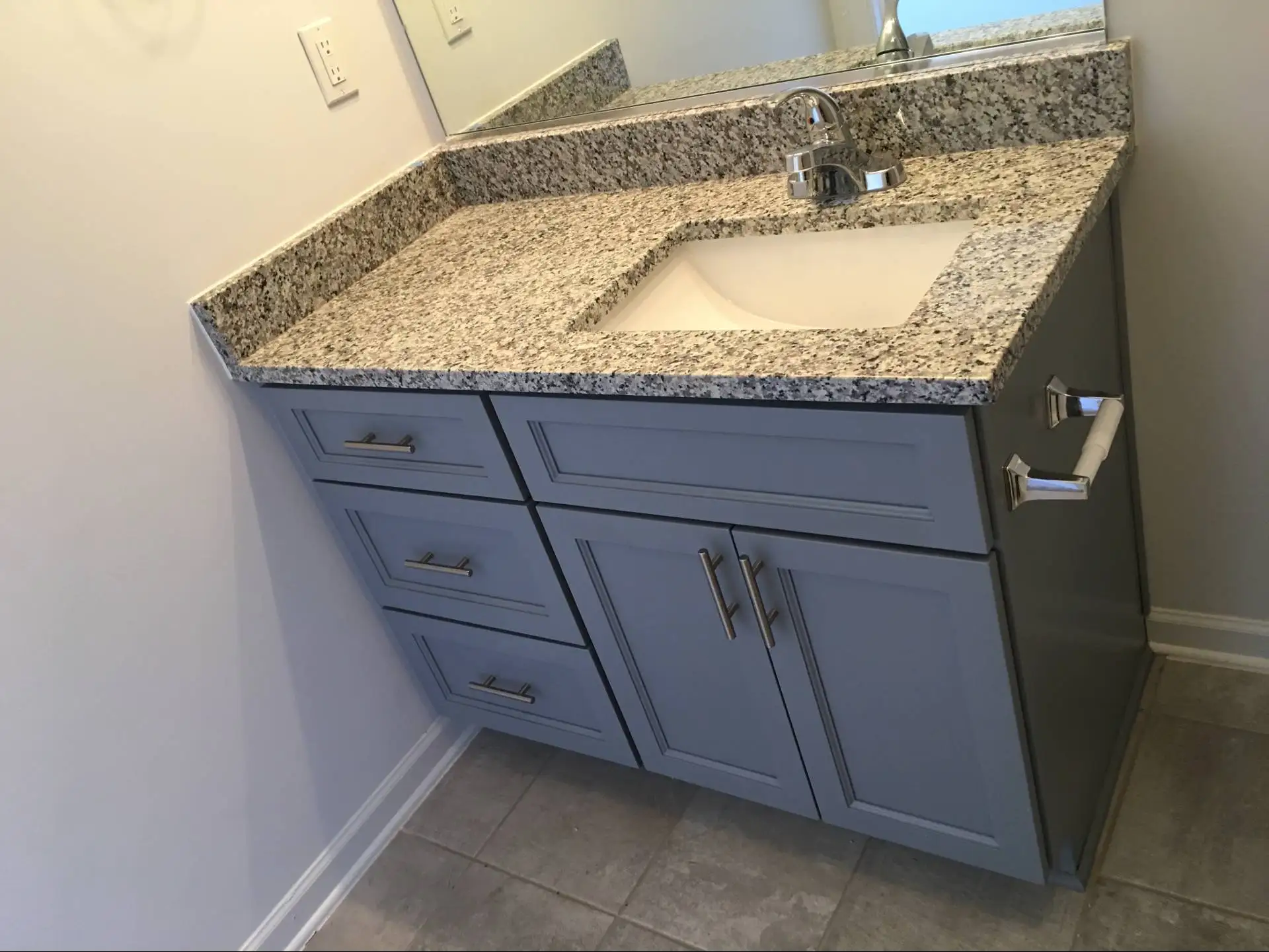 
modern bathroom vanity cabinet for US Apartment 
