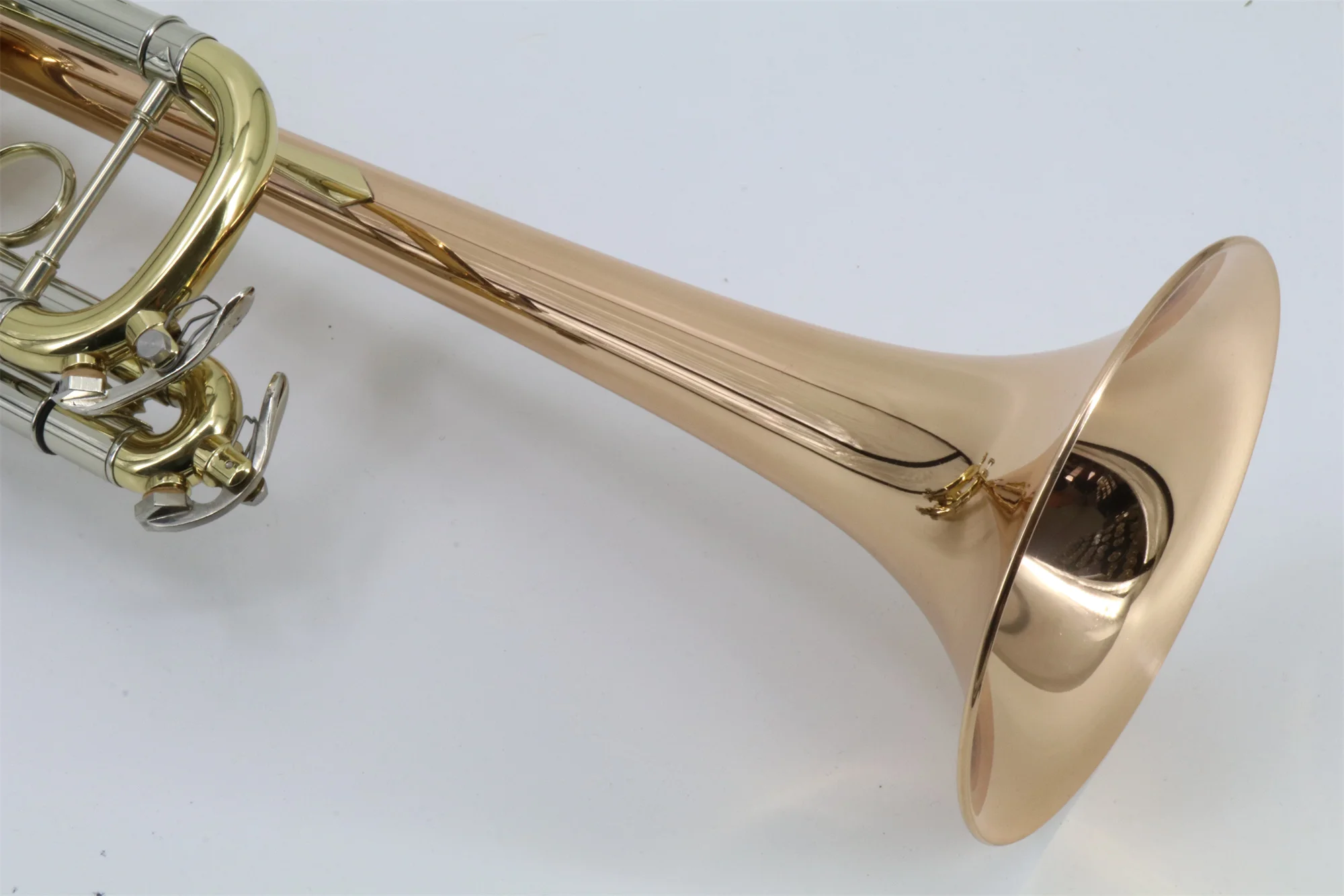 Direct Factory Sale New Design B-Flat Trumpet for Beginners Wholesale Price Gold Standard Made of Brass with Lacquer Surface