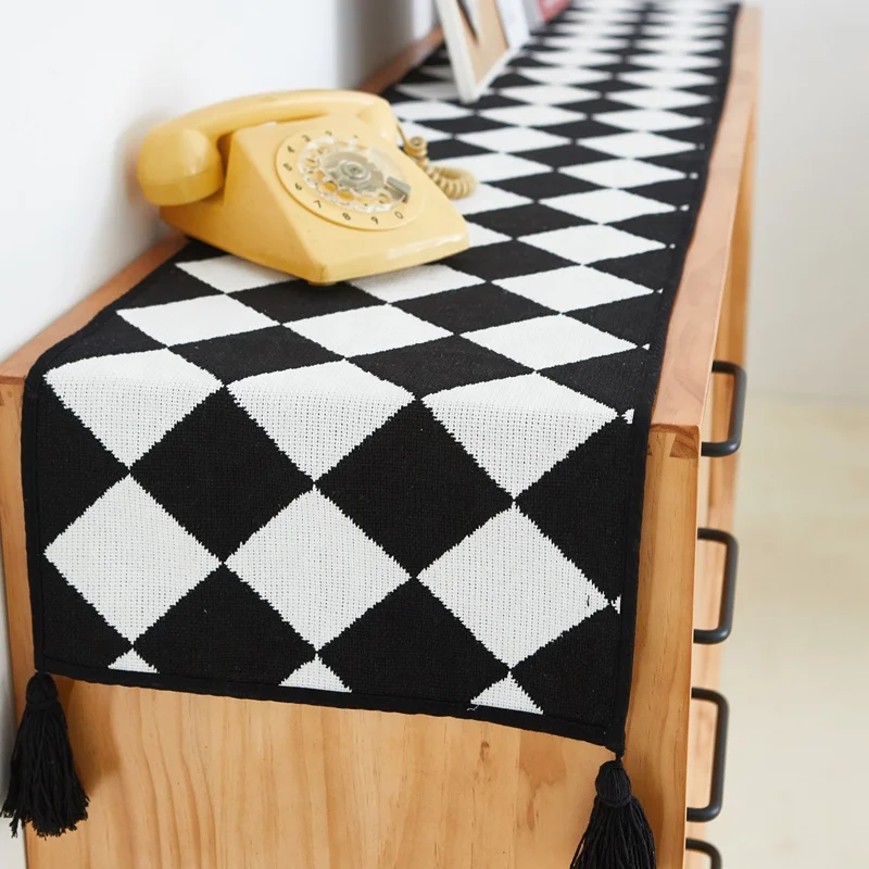 New arrival customized restaurant decor cotton woven black white jacquard high quality striped buffalo plaid table runner