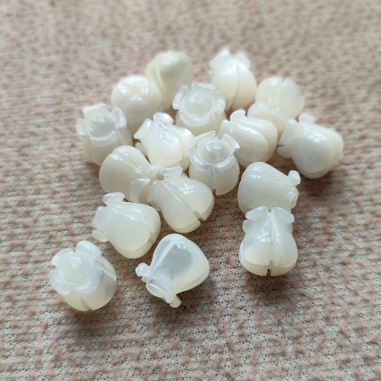 Hot sale hawaiian crown flower bead mother of pearl crown loose bead