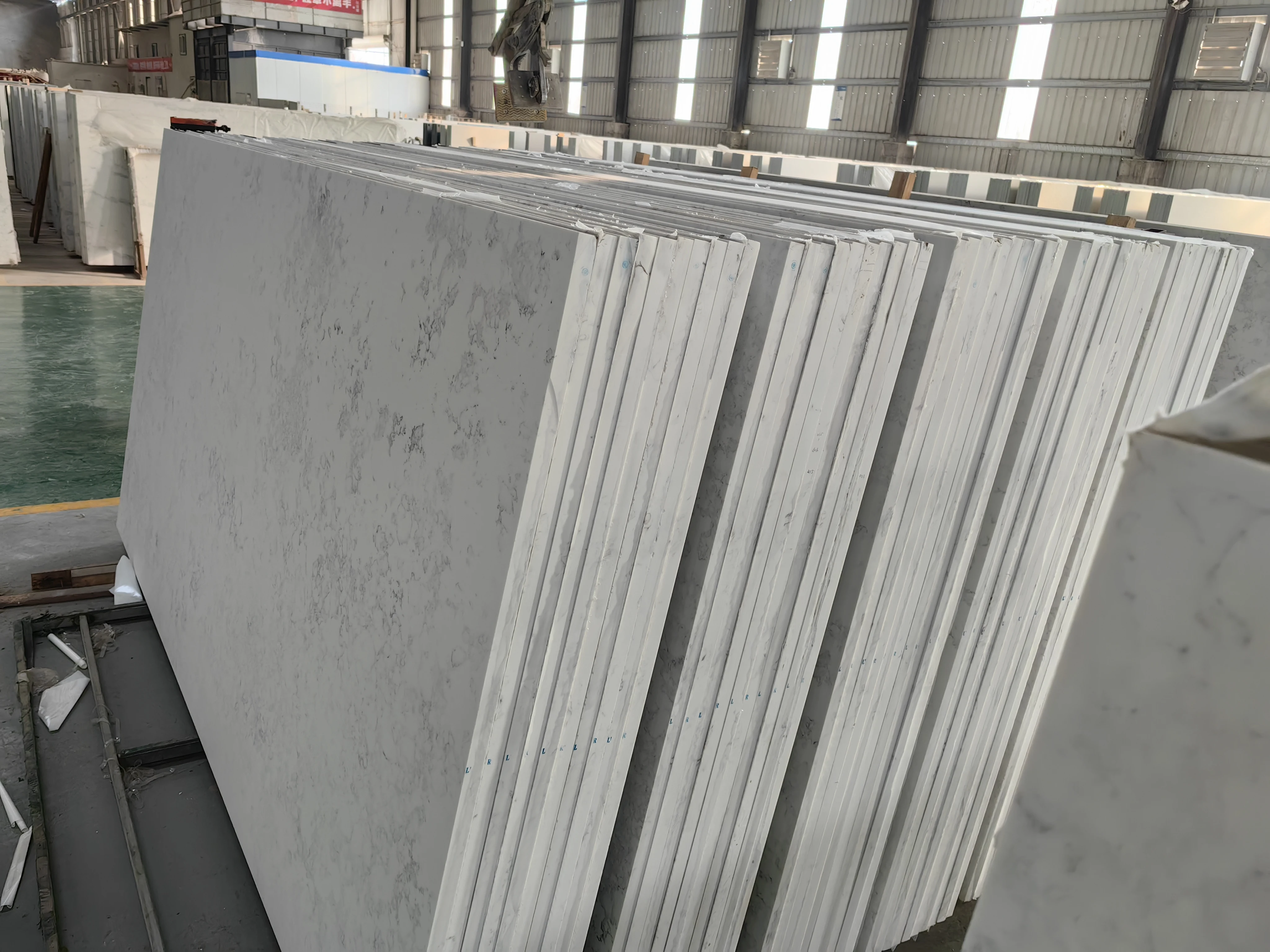 AST OEM/ODM New Design Decorative Artificial Quartz 5028 Palissandra Polished Finish Artificial Quartz Slabs