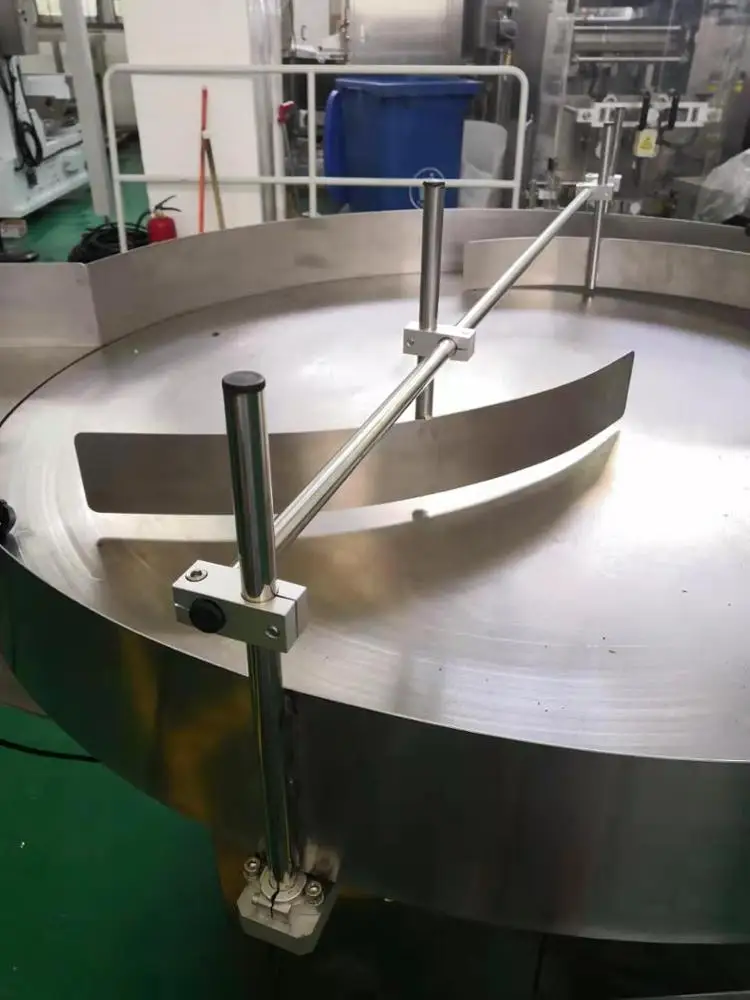 High speed food can/bottle accumulation feeding table