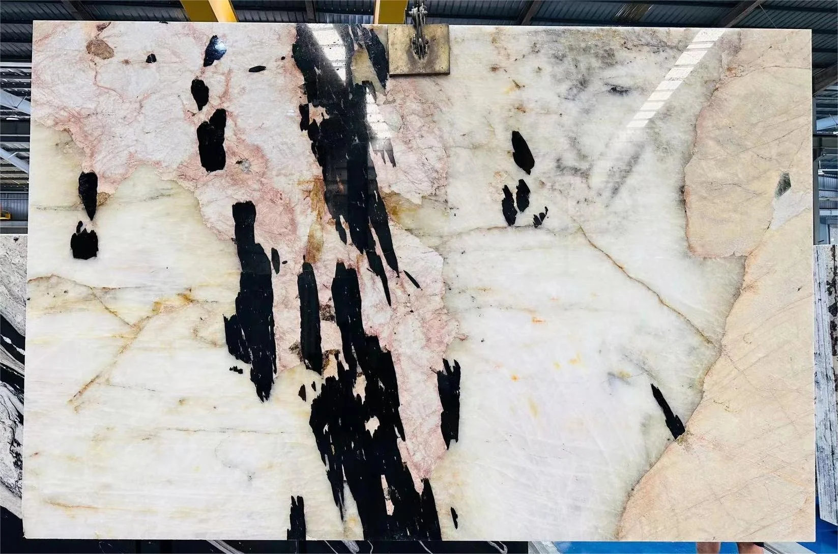 Natural Polished Luxury quartzite material 2cm Thick  Patagonia Quartzite slabs