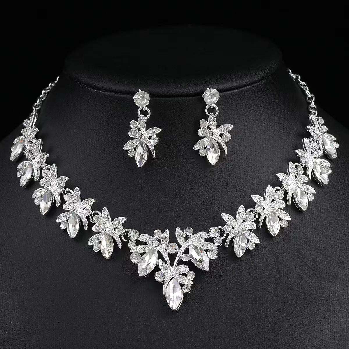 Bright and beautiful crystal Drop necklace earrings jewelry set