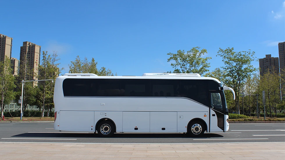 Hot selling JXK6900 Coach Bus in modern and stylish design with front windshield and defroster in big luggage compartment design