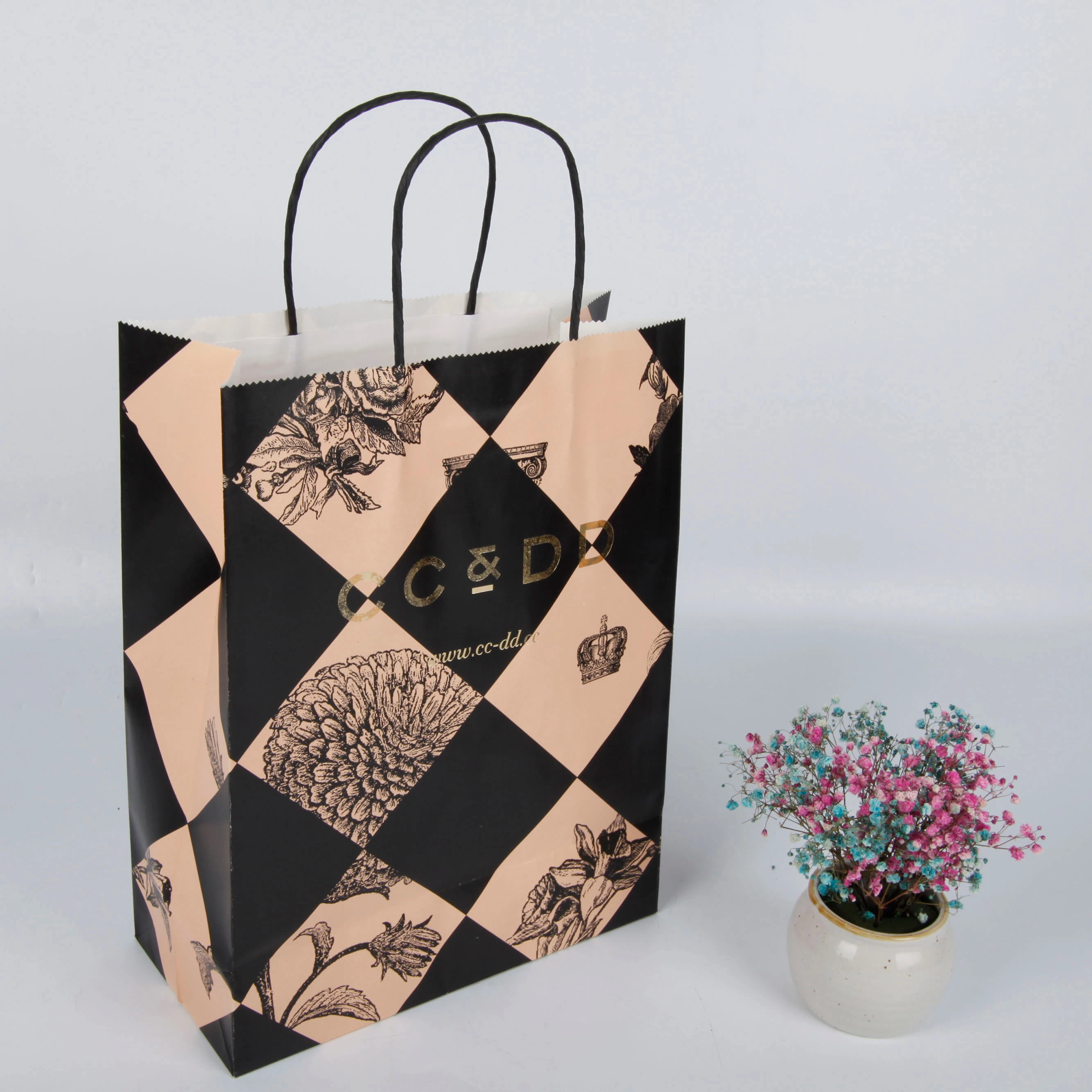 China Competitive Price Customized Brand Logo Luxury Paper Bag With Paper Rope