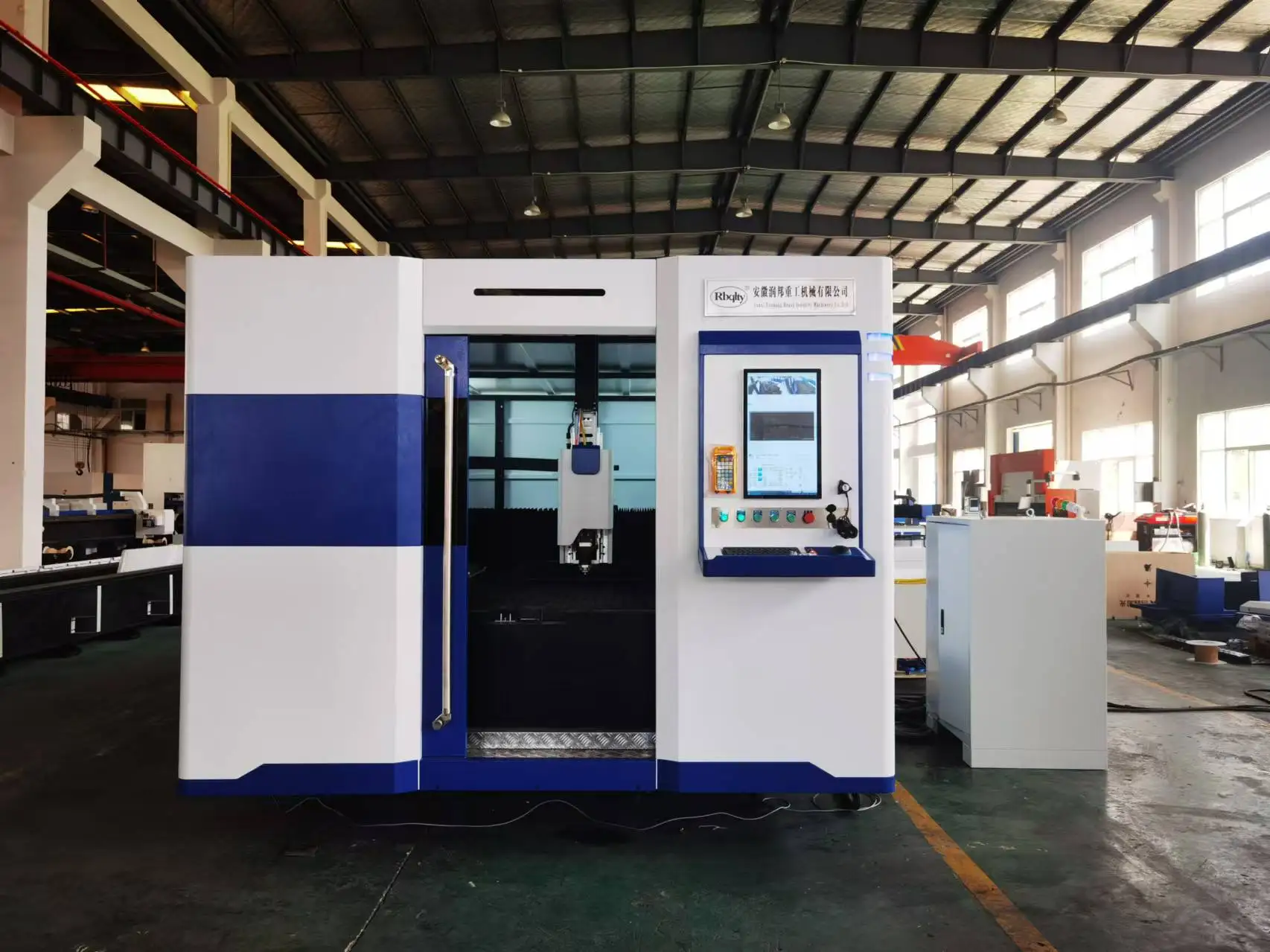 Rbqlty professional 3015 enclosed 6 kw fiber laser metal cutting machine