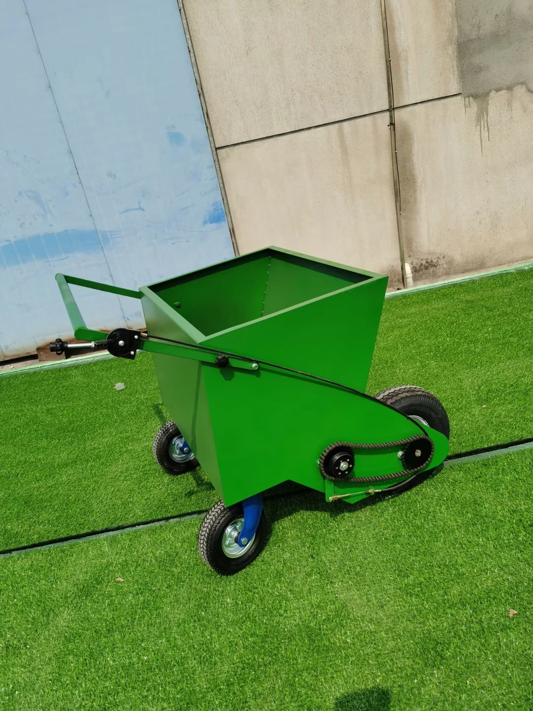 Sand dropping artificial grass installation equipment tools infill machine sand and rubber filling spreader