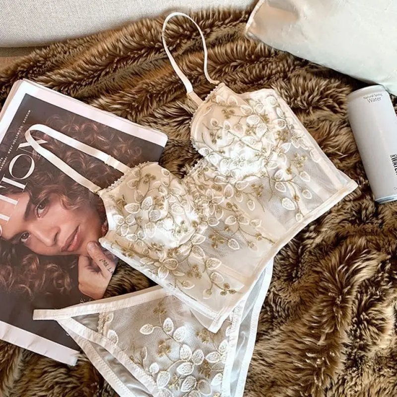 Wholesale New Bra & Panties Set Sexy Girl Underwear Bra women Lace Embroidered Sexy Gathering Lingerie Comfortable Underwear