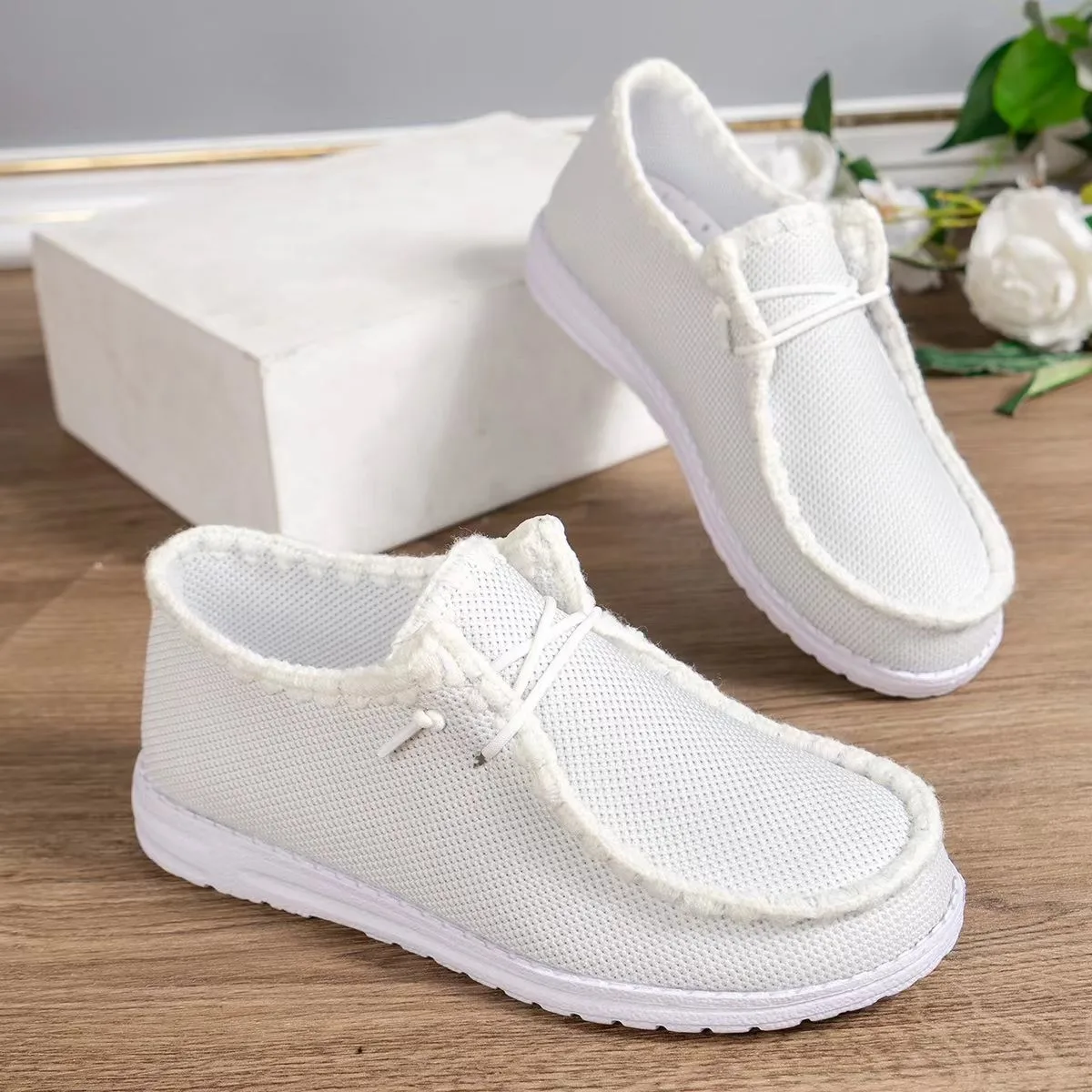 2024 New White Hot Selling wholesale cheap men flat shoes comfortable flat shoes