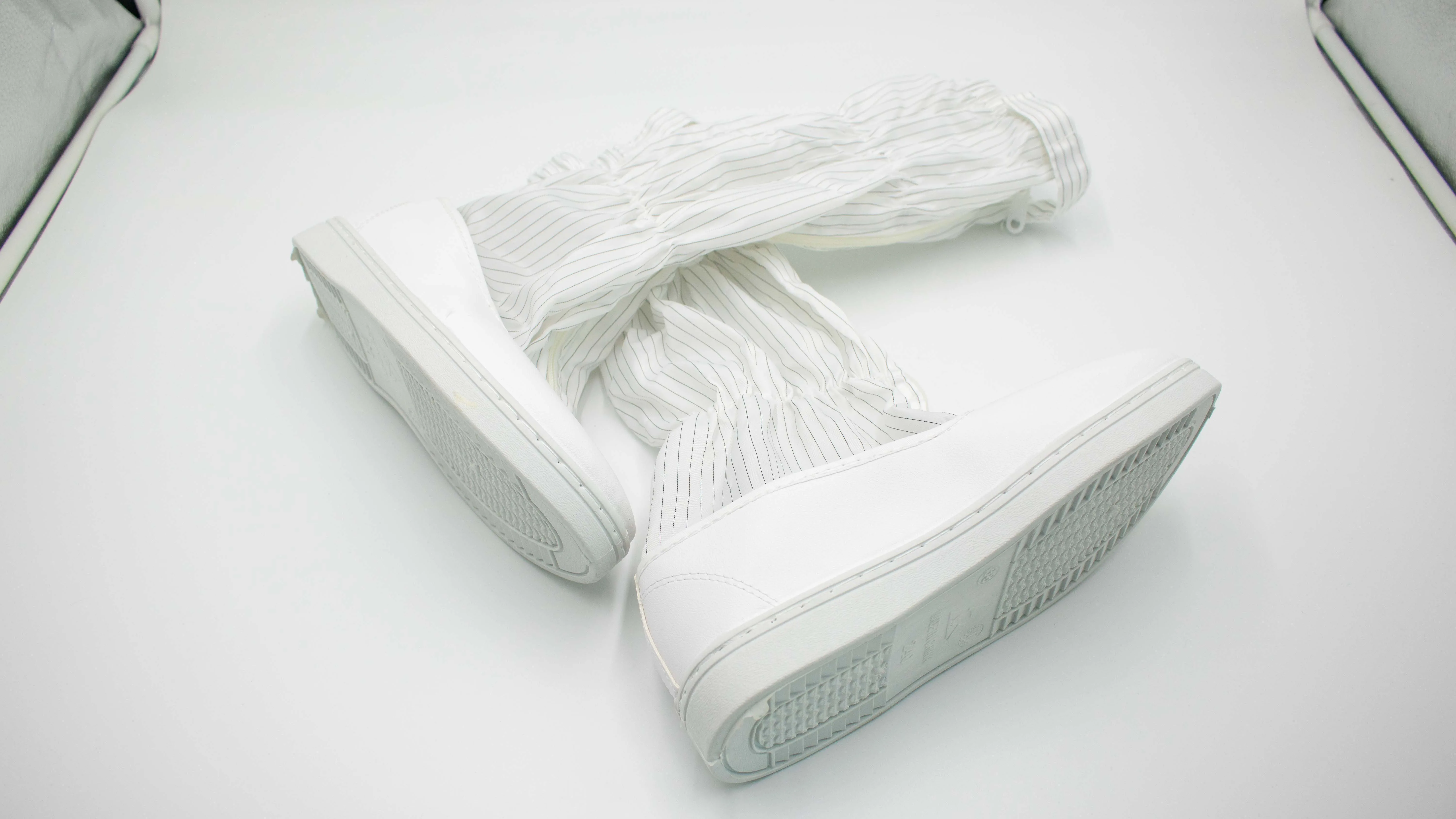 White Reusable Washable Leather Cleanroom Shoes - High-Quality Antistatic ESD Boots for Industrial Use