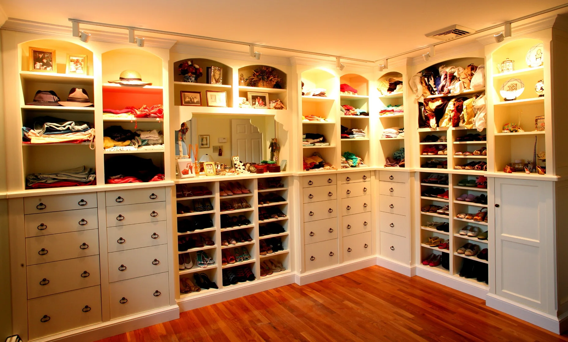 CBDMART Factory China Manufacturer Swing Melamine Pakistan Glossy Laminate Wooden Cloth Wall Bedroom Wardrobe Furniture