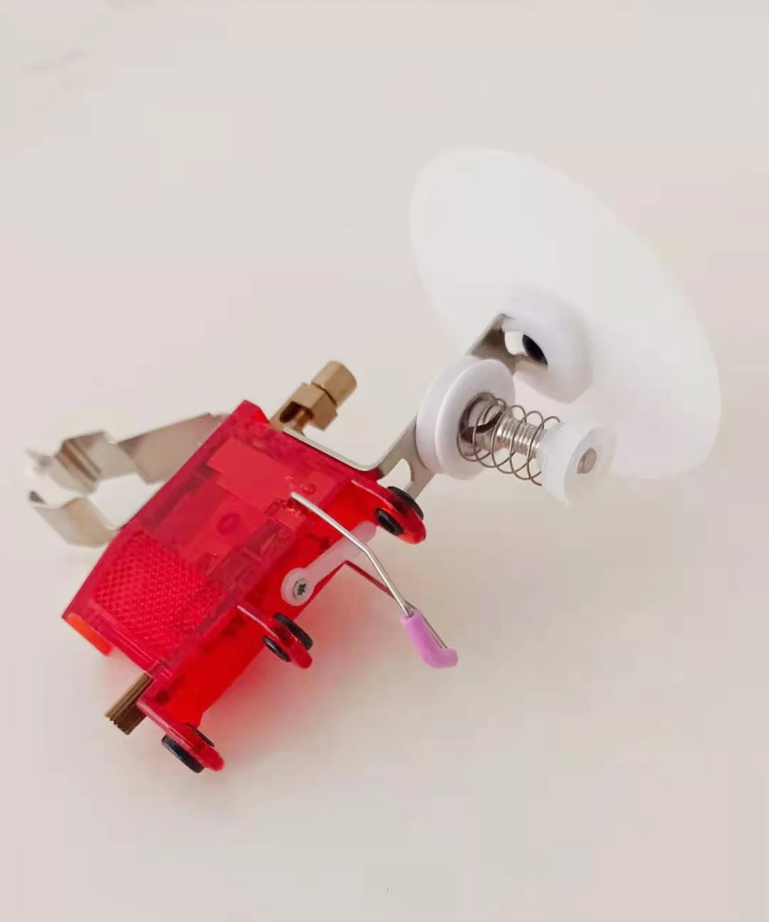 Датчики разрыва пряжи для использования в плоской вязальной машине