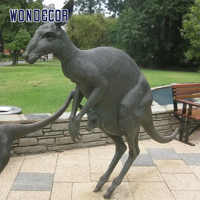 Wondecor Hot sale Green patina strong metal animal decor school Australia hot product bronze kangaroo sculpture
