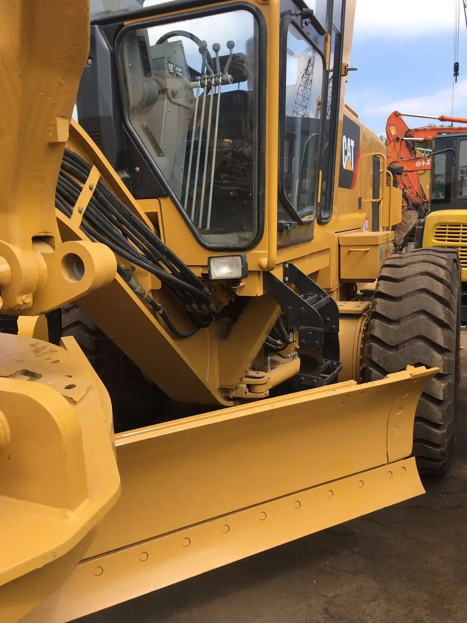 Дешевый б/у автогрейдер 140K 140 G по низкой