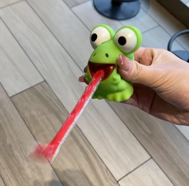2023 new arrival animal squeeze toy with tongue funny rolling tongue squeeze sticking out frog animal squeeze toy