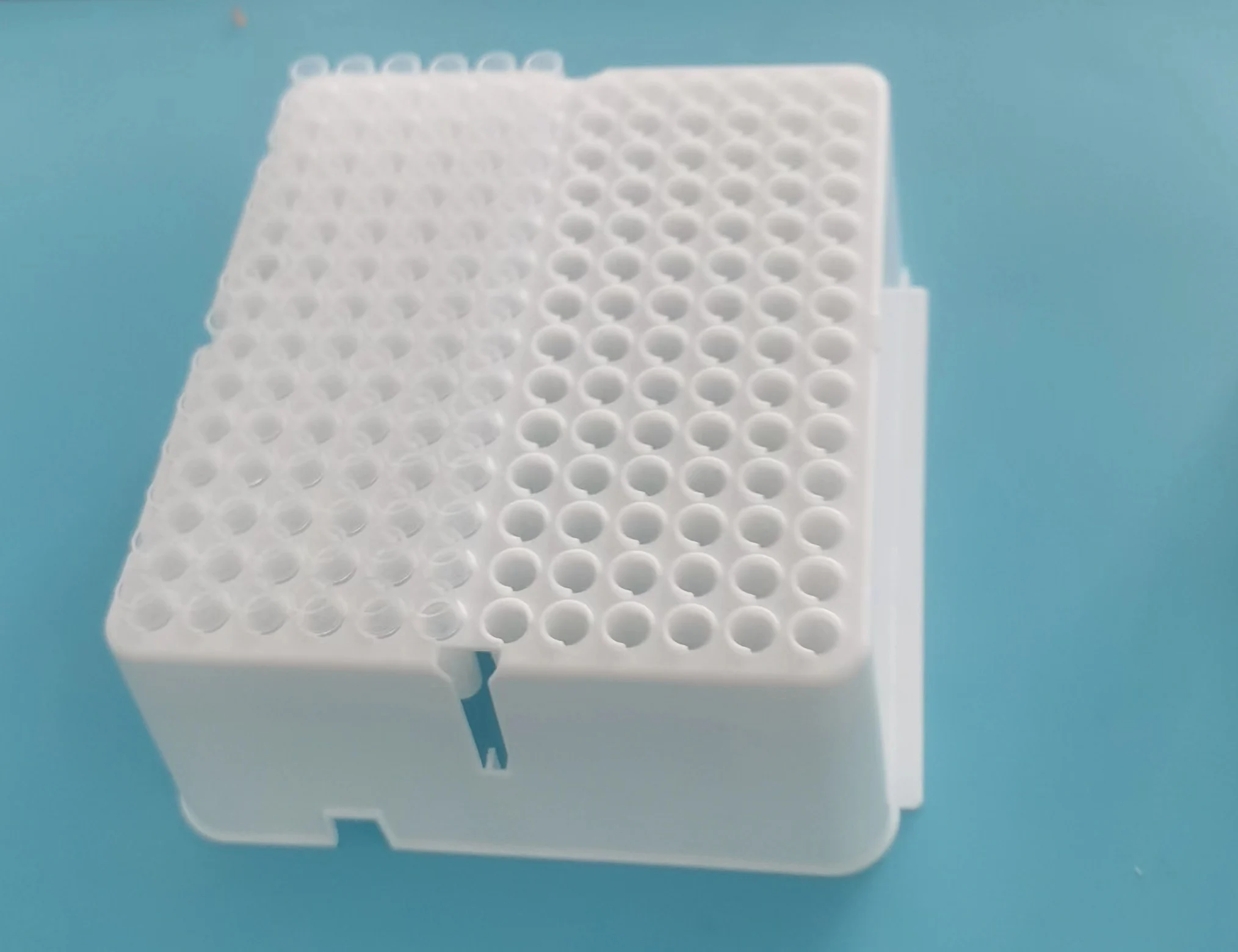 ISO9001 Certificate disposable plastic Mindray 1000i 1200i CL Cuvette sample cup 88holes/box 126 holes/box luminous cup