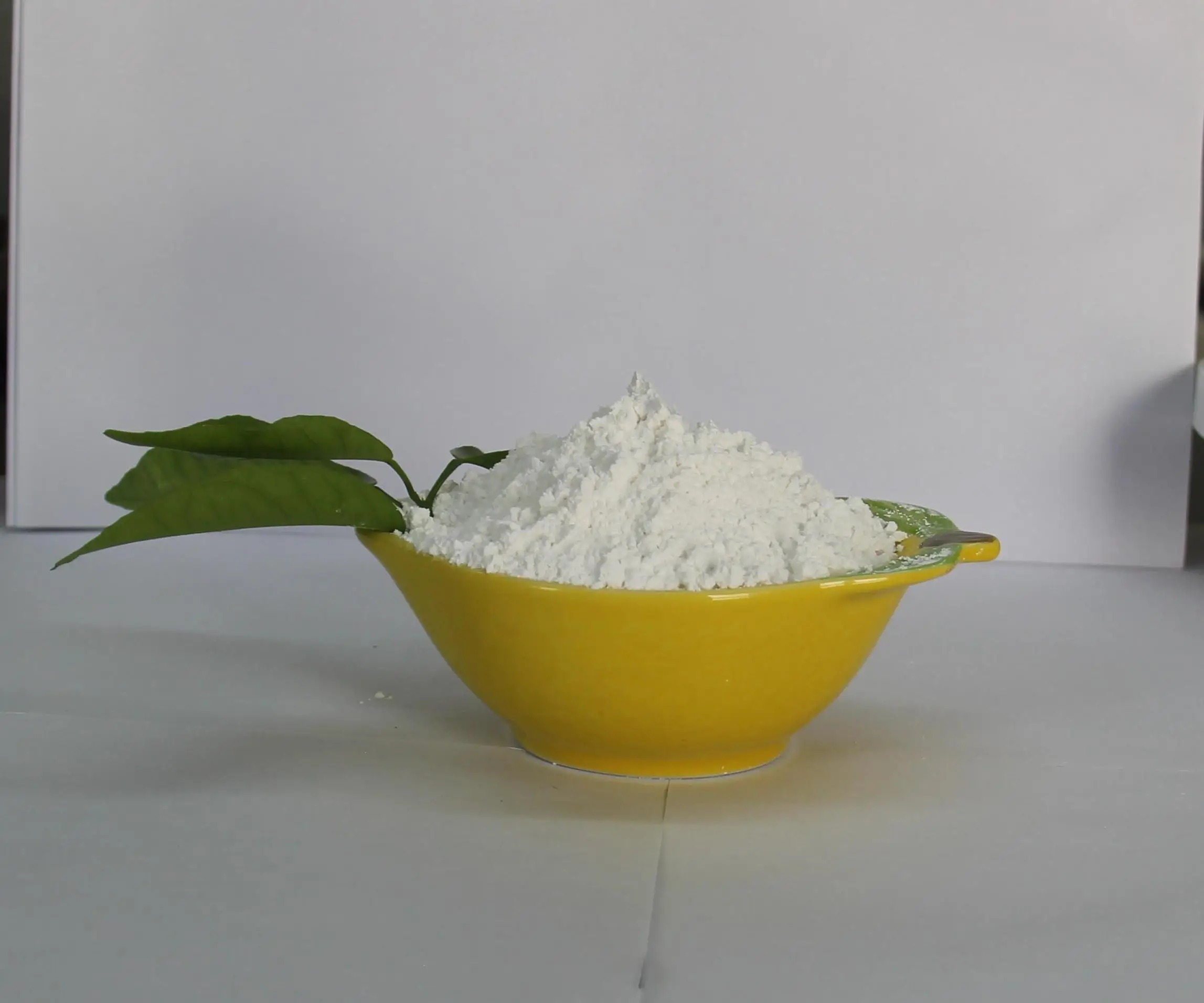 Calcium carbonate for coatings, paper and plastics industries