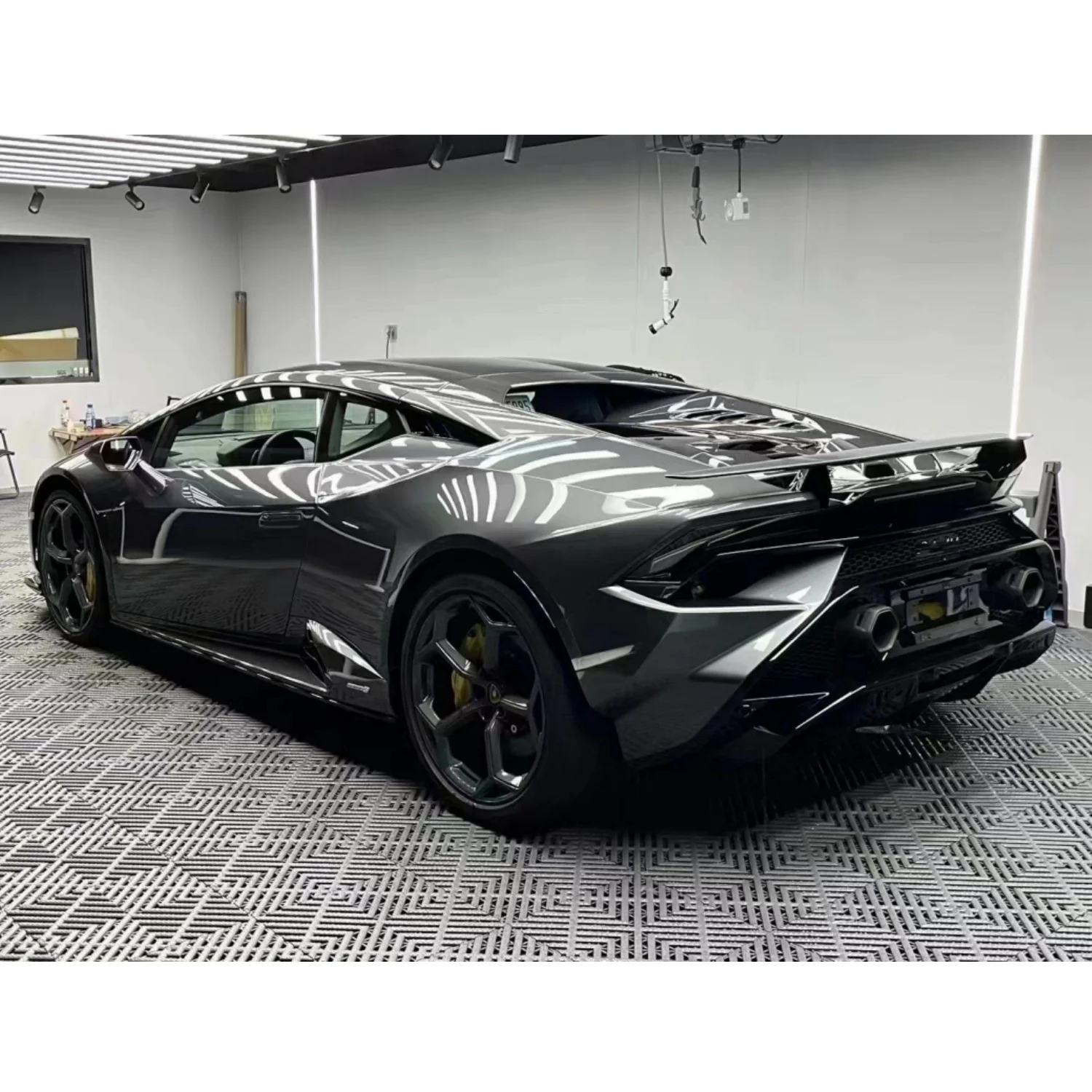 High quality 580 610 EVO car base suitable for Porsche 580 610 EVO RWD style dry carbon fiber base