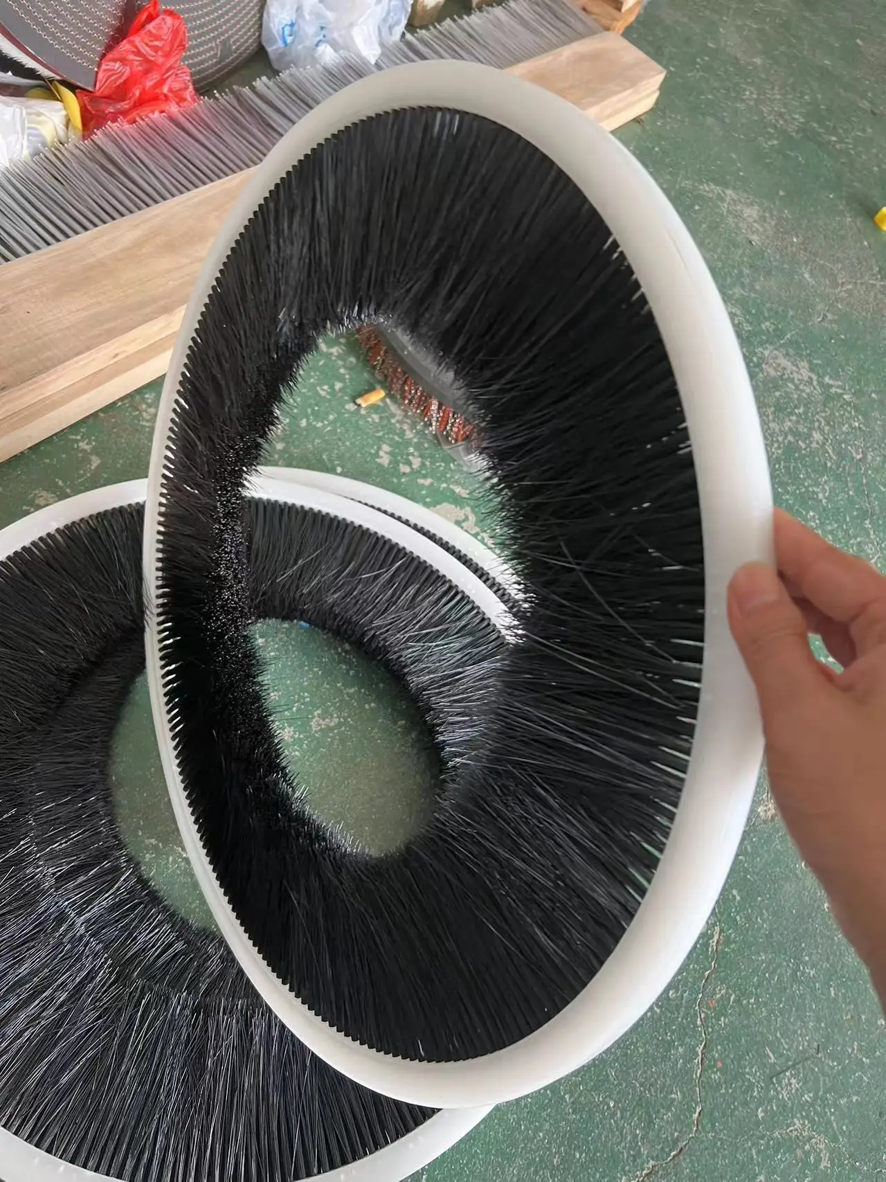 Manufacturer Customized round Brush Nylon Brush with Coil Spring Synthetic Fiber Material OEM Support