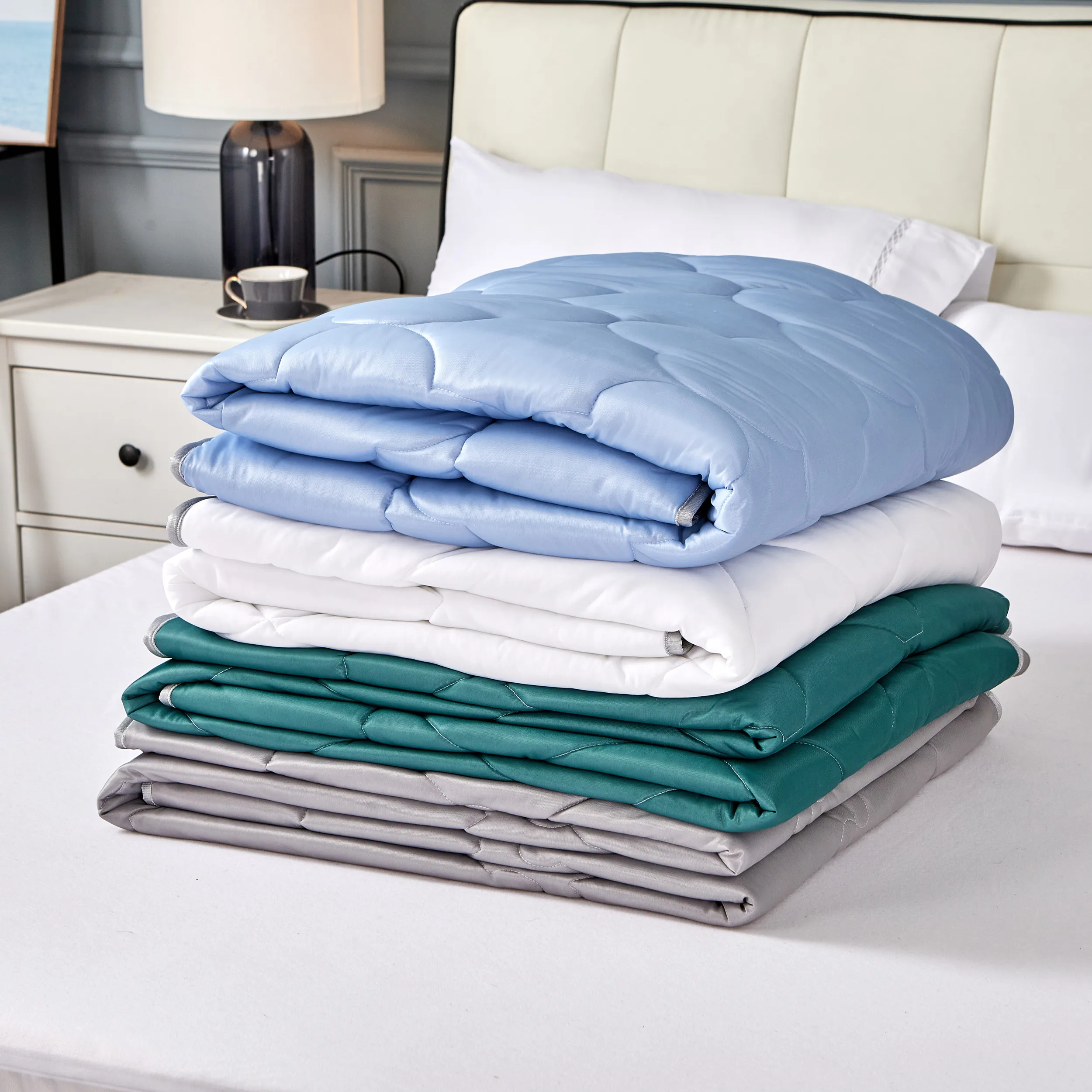 OEM King Size Winter Quilt Color and Pattern Quilted Cotton and Polyester Filled Blanket for Home Use Warm and for Summer