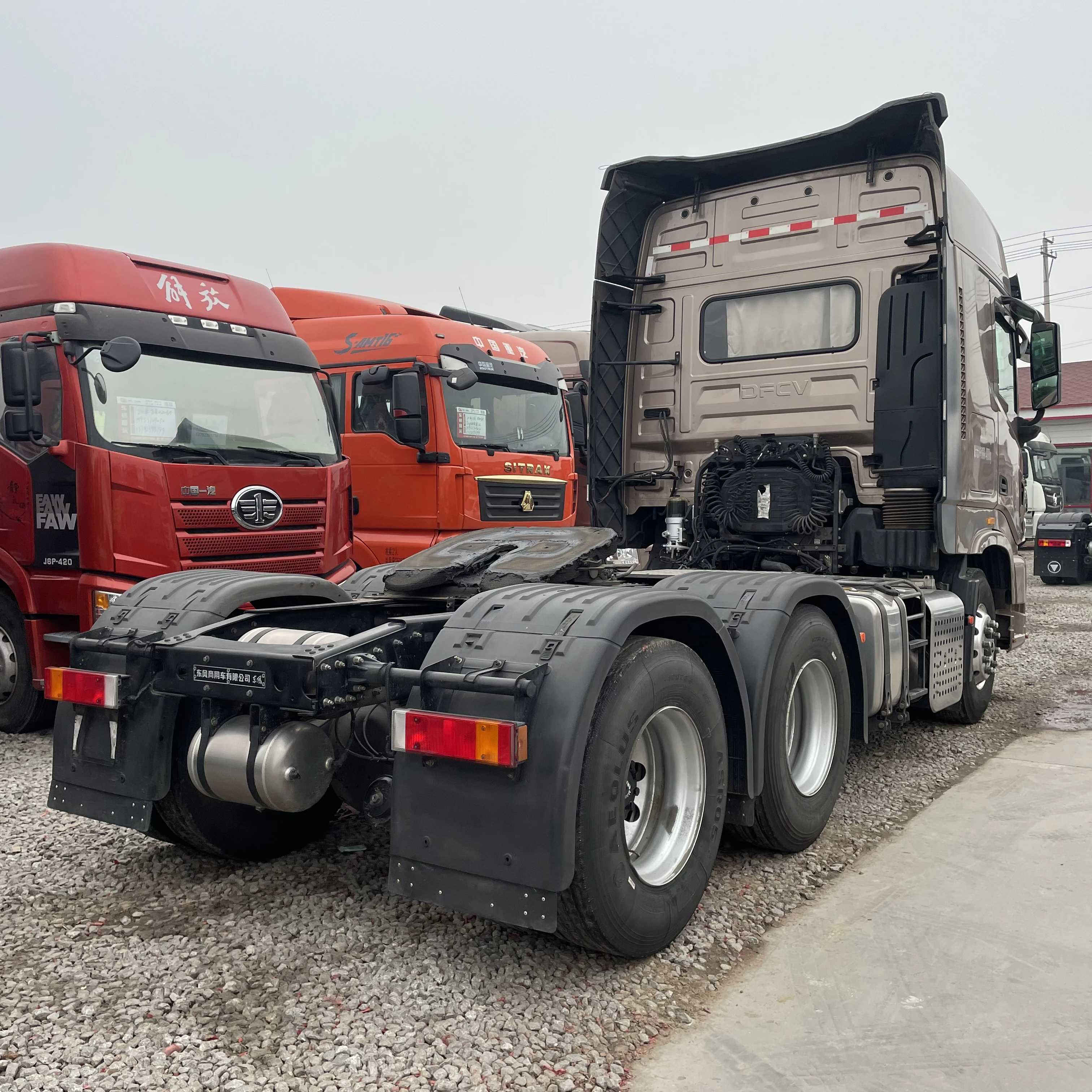 Трактор Dongfeng Tianlong KX 6x4 дизельный 560 мощность родом из Китая