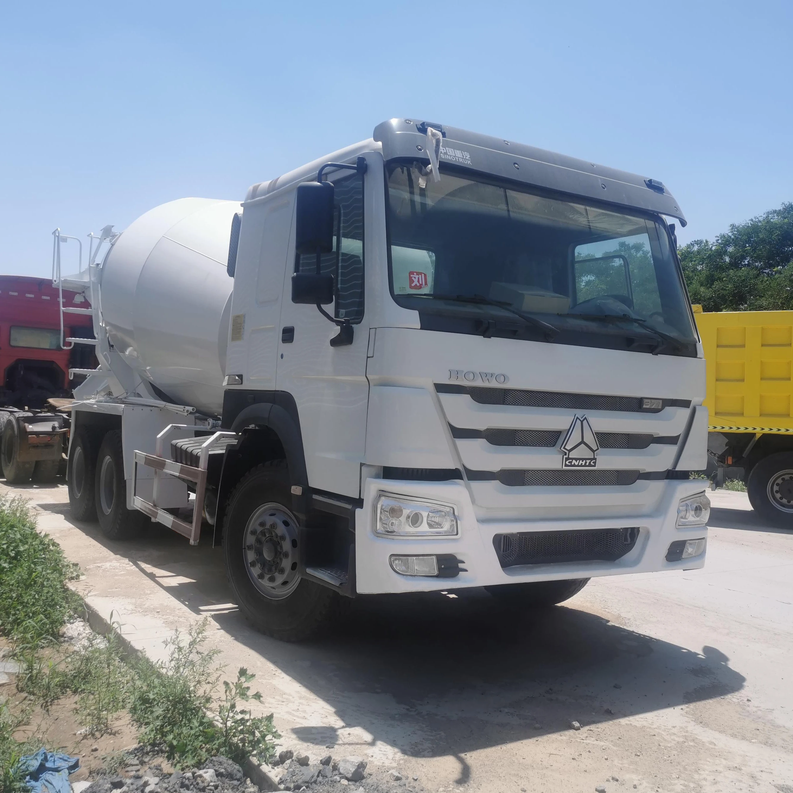 SINO TRUCK HOWO 6X4 бетономешалка хорошее состояние высокое качество 10 колес