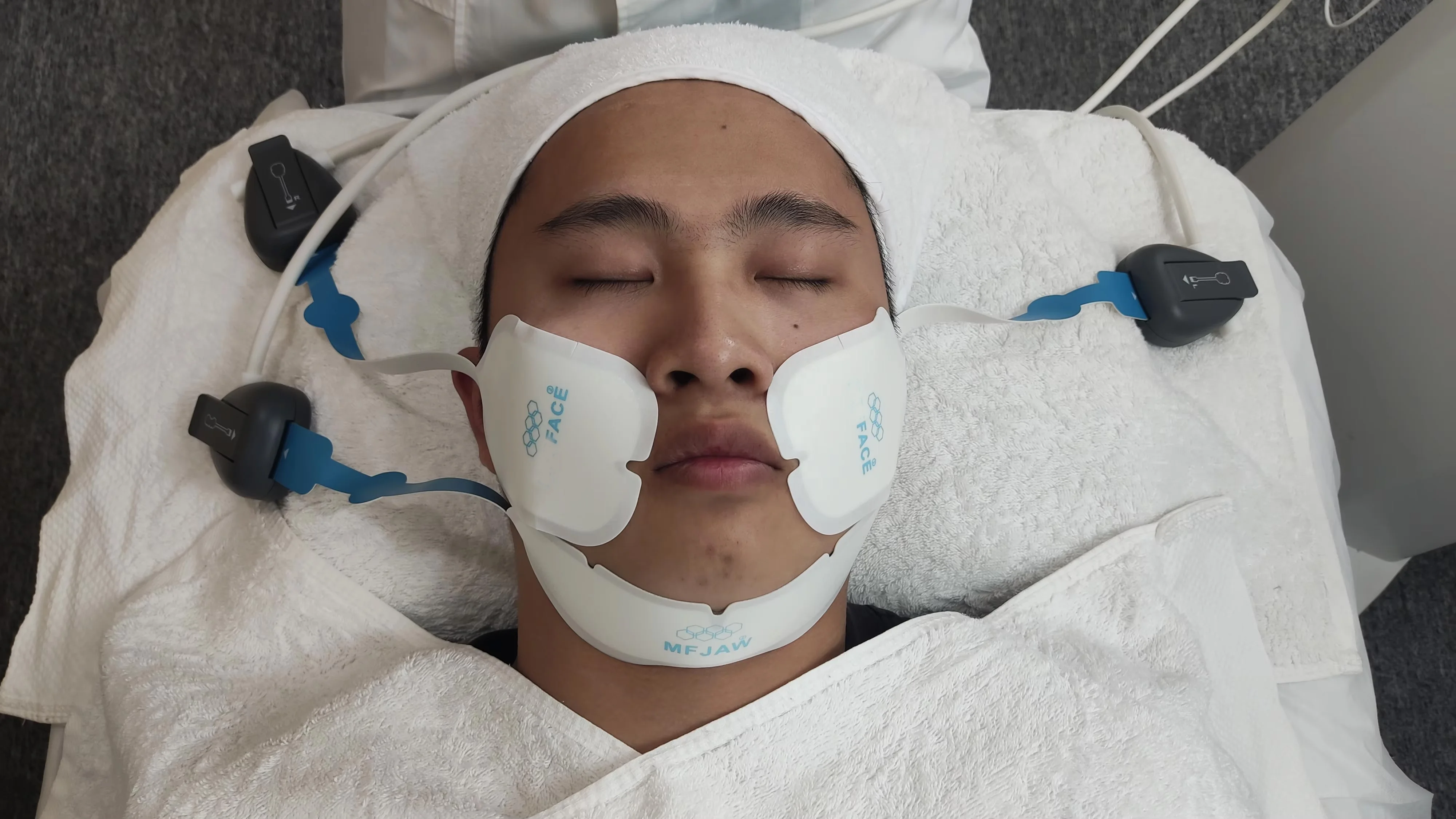 Professional PEFACE Pe Face Vline Face Electromagnetic Radio Frequency rf Release Neck Muscles Eyes Lifting Anti-Aging Machine