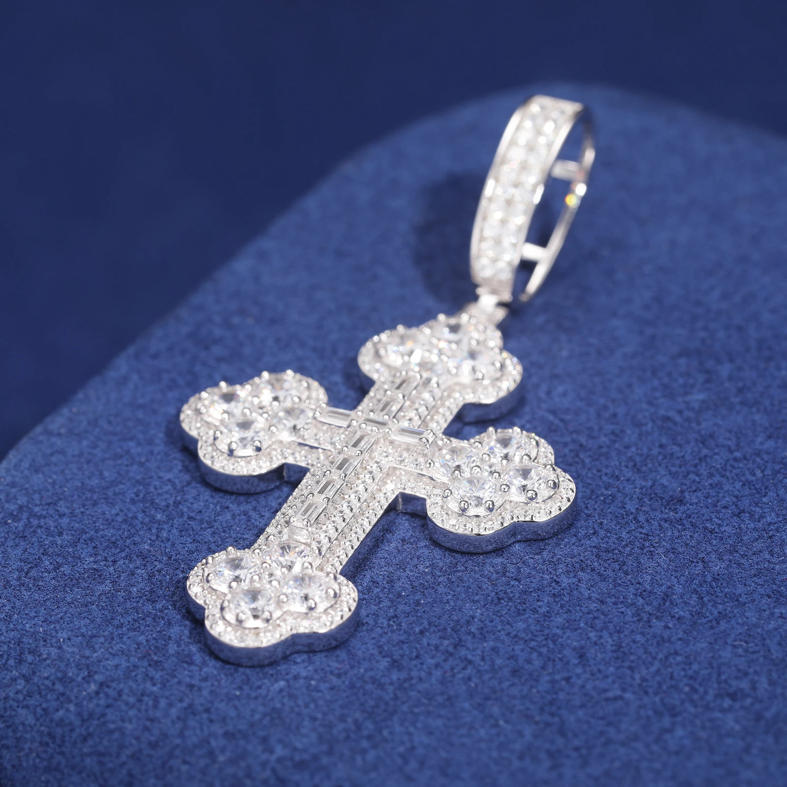 New Design Hip Hop Mens Christian Jewelry Wholesale White Gold 925 Sterling Silver VVS Moissanite Diamond Iris Cross Pendant