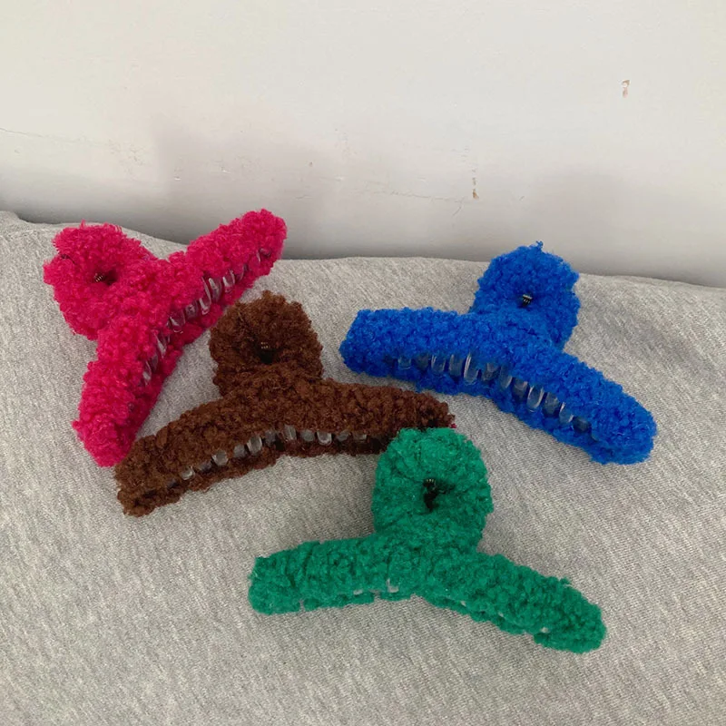 Wholesale fashion lamb fur hair claw hair accessories custom 13cm plush shark clip claw for women