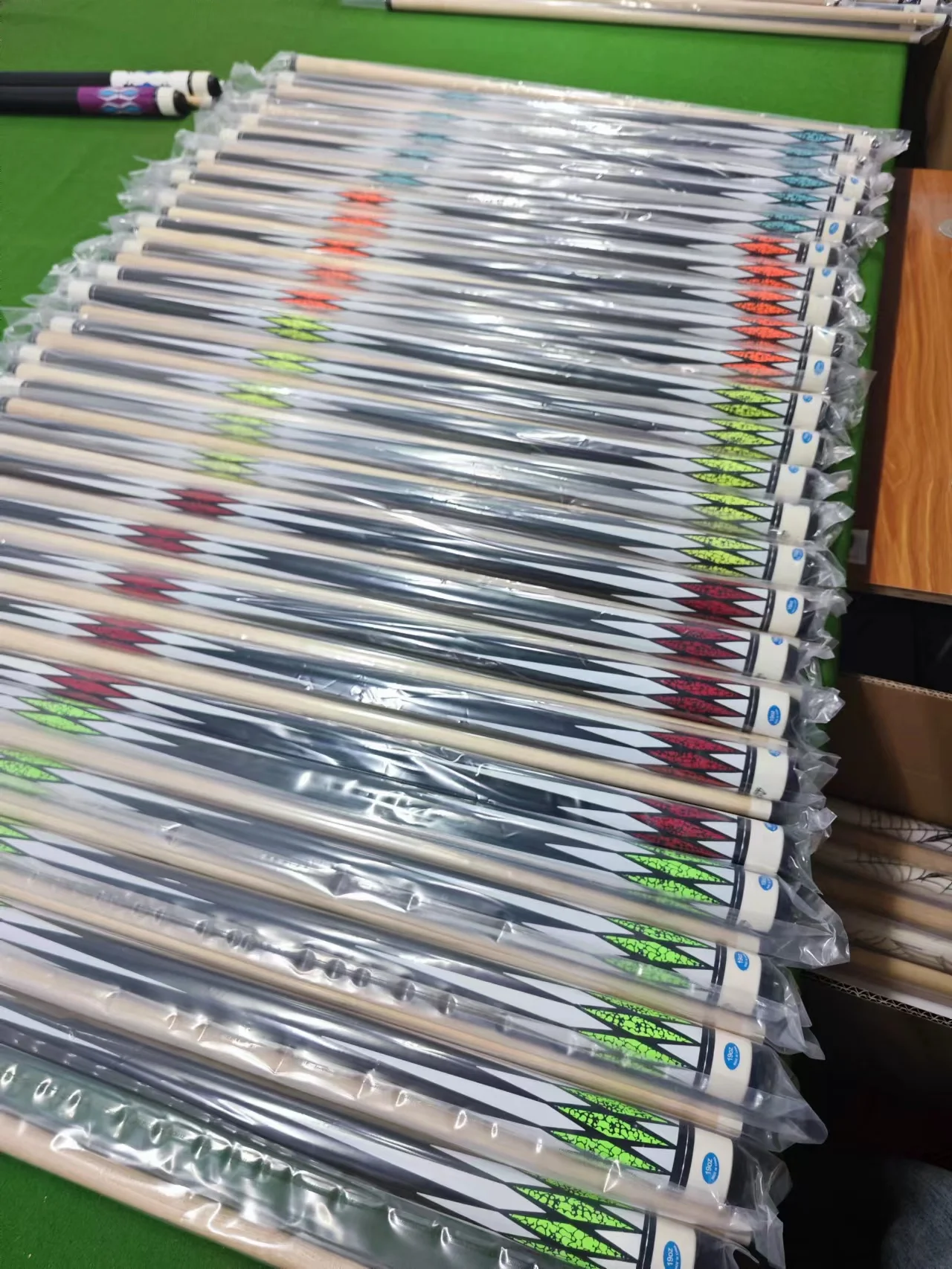 13mm big head pool cues New Design Maple 1/2 Billiard Pool Cue 57inches Hard Wood maple for Sale Carbon fiber pool cue