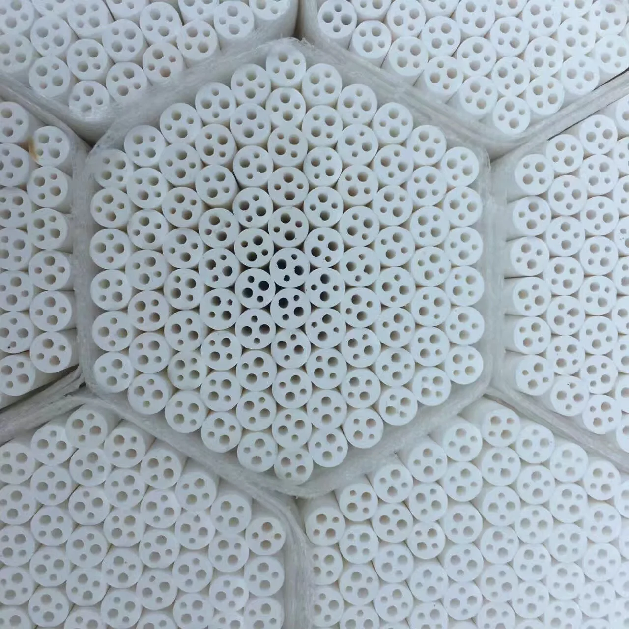 Four-Hole Magnesium Oxide Rod for Thermocouple Two Large Two-Hole Magnesium Oxide Tubes