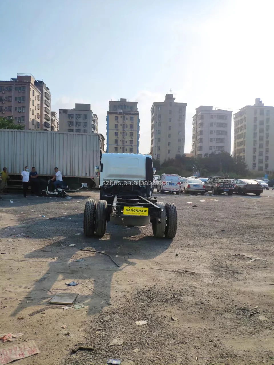 90% новый ISUZUu ELF 700P NPR дизельный грузовик 4HK1 двигатель с одной кабиной шасси на продажу